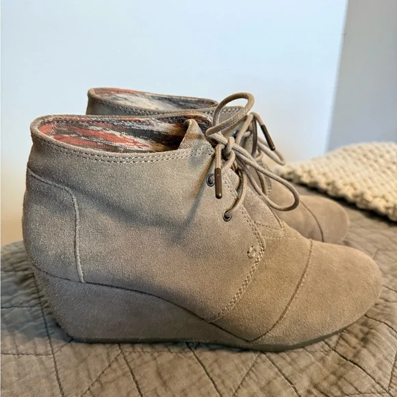 Tom’s Lace-Up Wedges - Picture 1 of 8